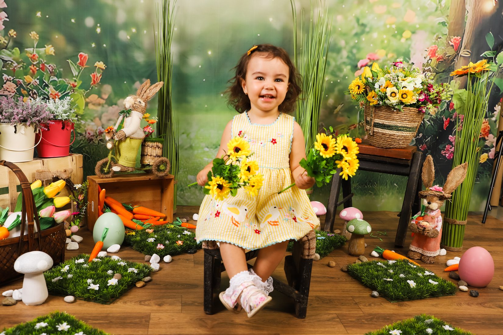 Великденска фотосесия с цветя и зайчета